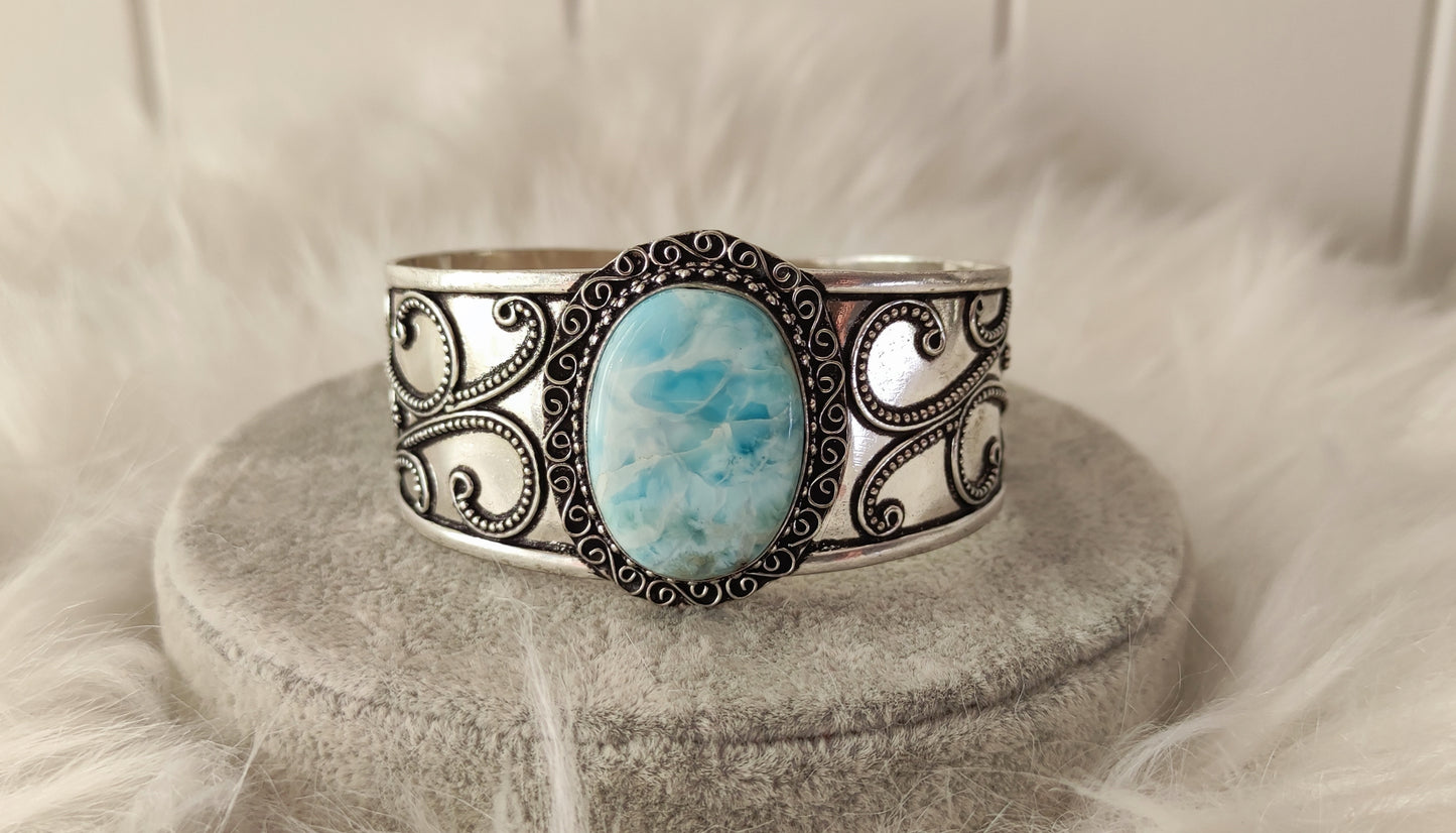 Brazalete ajustable baño de plata con larimar