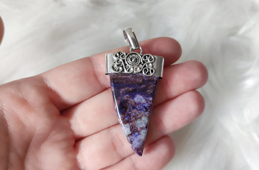 Colgante baño de plata con charoita tratado