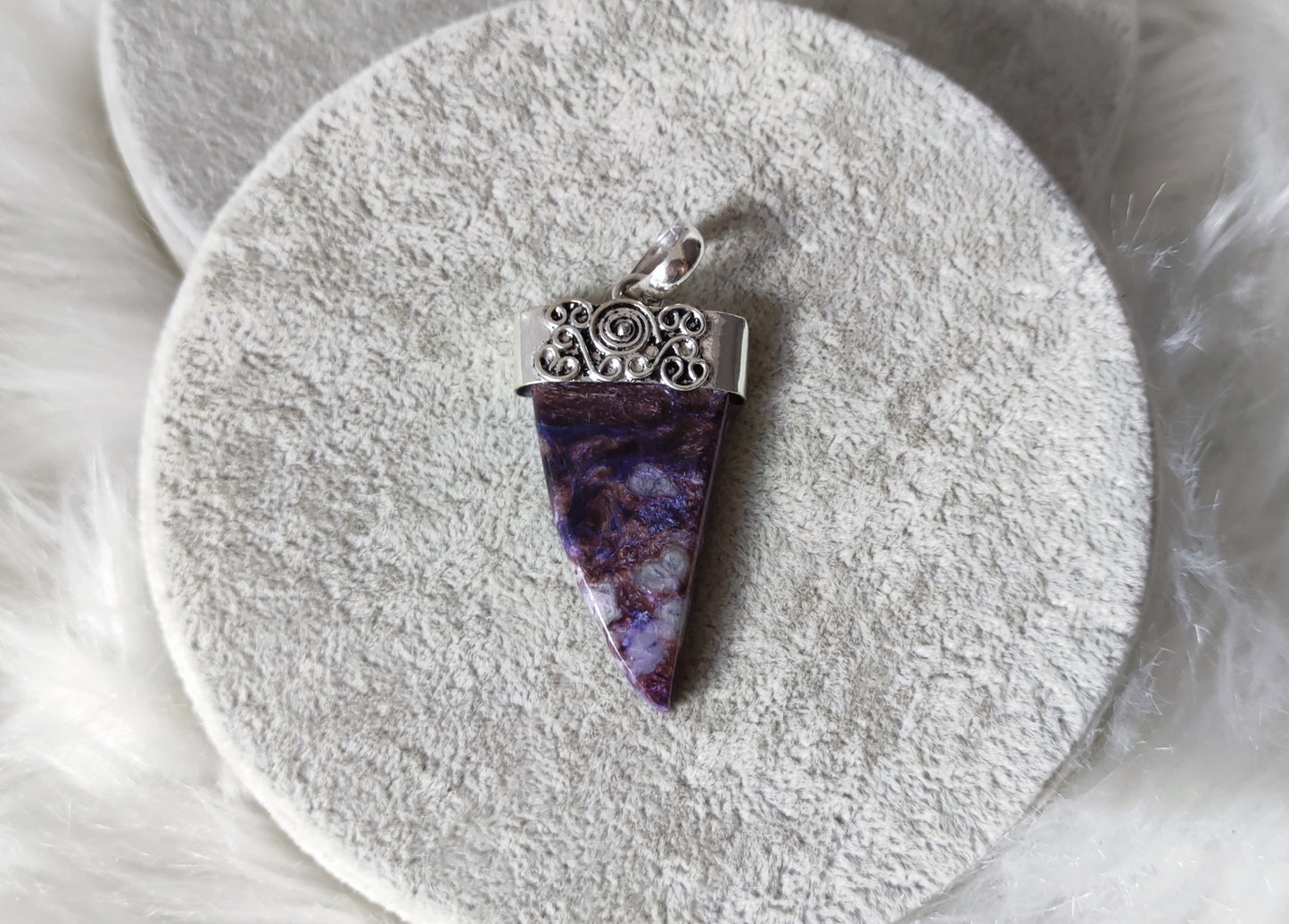 Colgante baño de plata con charoita tratado