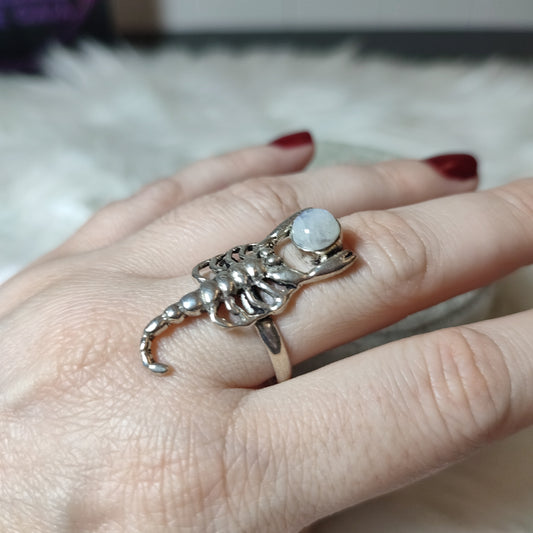 Anillo baño de plata piedra luna y escorpión