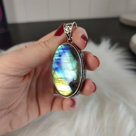 Colgante baño de plata con labradorita