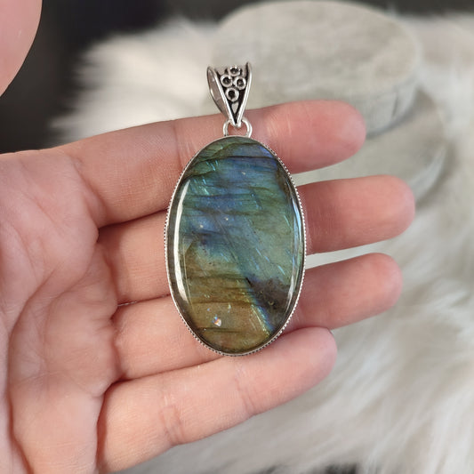 Colgante baño de plata con labradorita