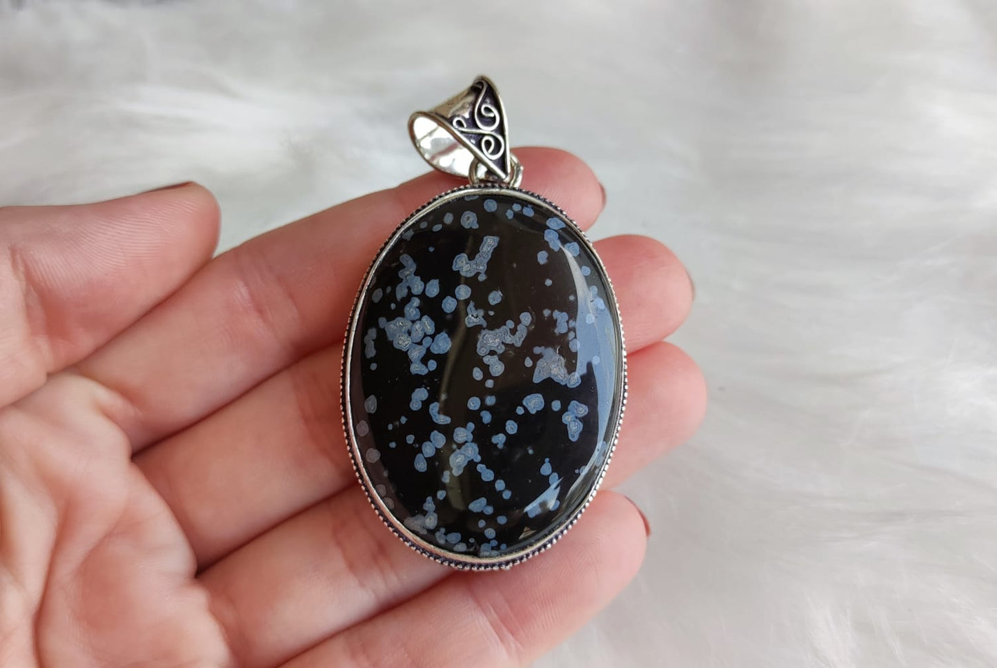 Gran Colgante baño de plata con Obsidiana nevada