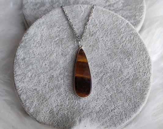 Collar baño de plata con ojo de tigre