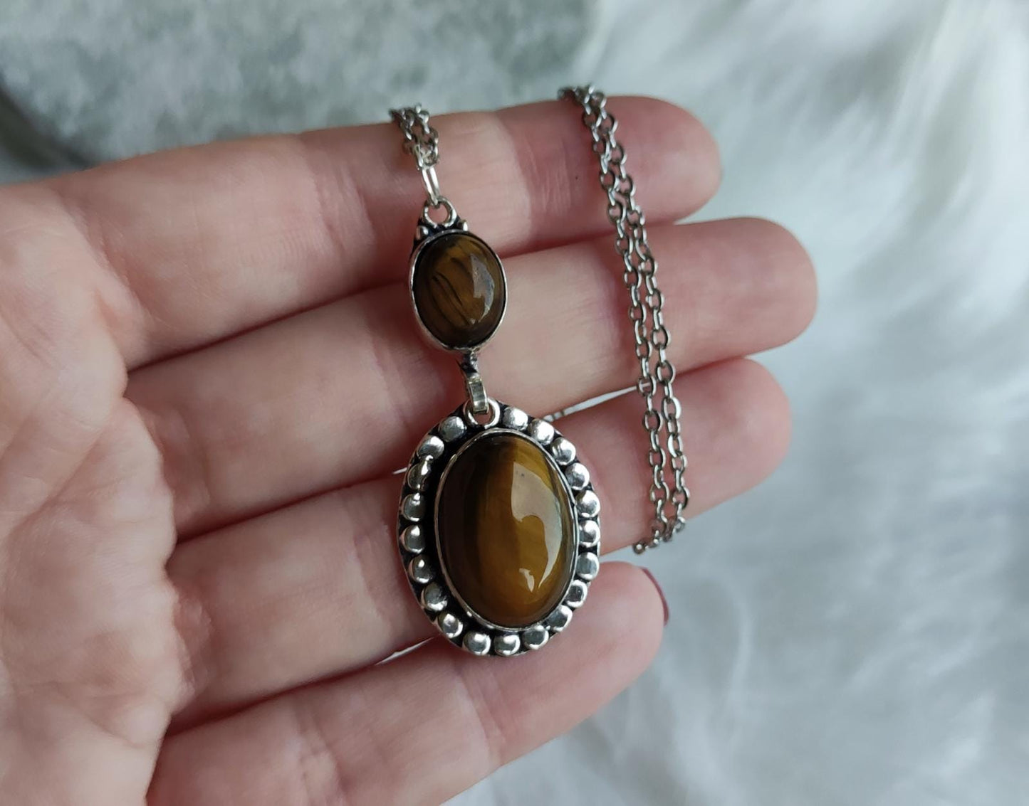 Collar baño de plata con ojo de tigre