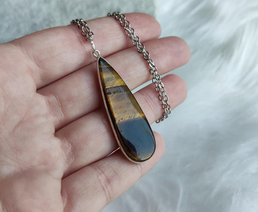 Collar baño de plata con ojo de tigre