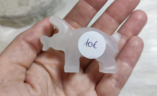 Cerdito tallado en onix blanco