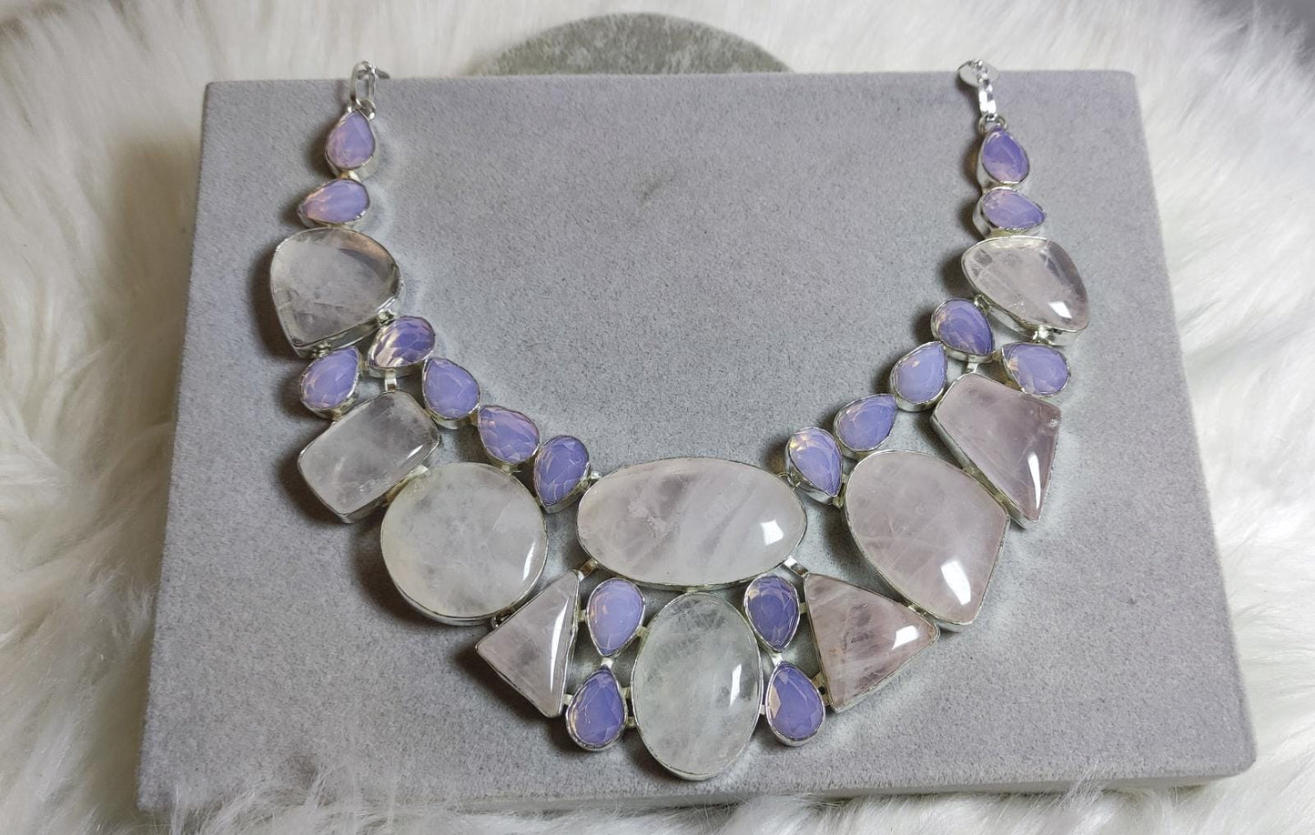 Gargantilla baño de plata con cuarzo rosa y opalita facetada