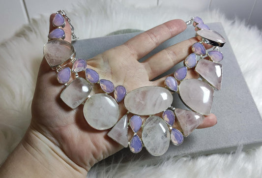 Gargantilla baño de plata con cuarzo rosa y opalita facetada