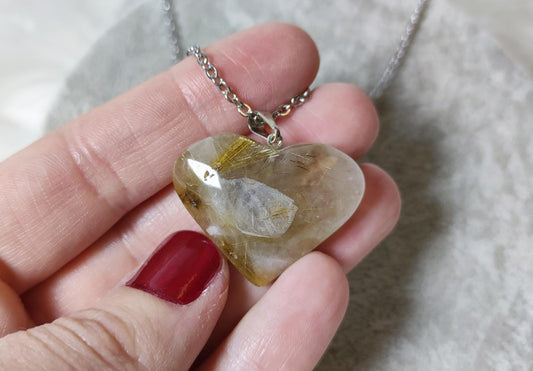Collar acero con corazon de cuarzo rutilo - A