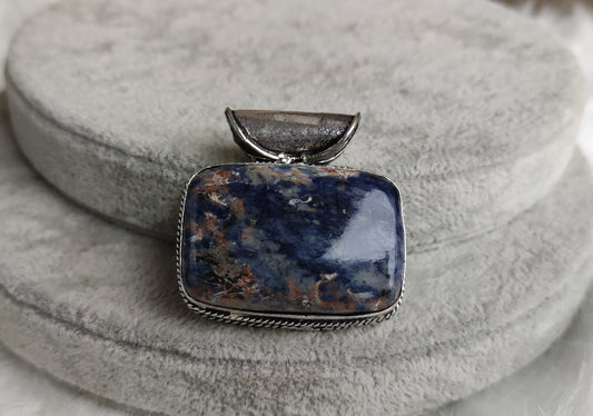 Colgante baño de plata con sodalita