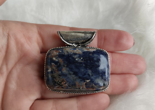 Colgante baño de plata con sodalita