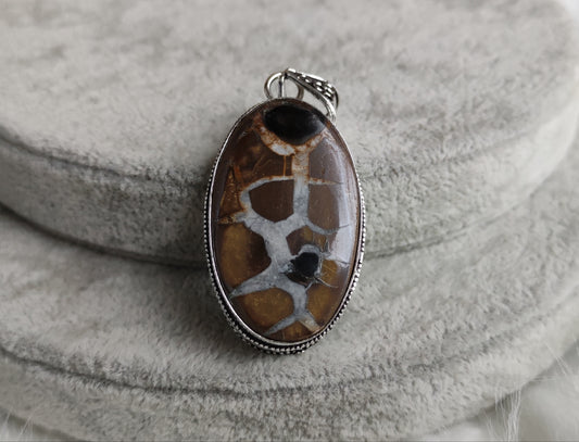 Colgante baño de plata con septaria