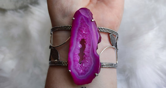 Brazalete ajustable baño de plata con agata geoda drusada rosa