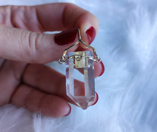 Colgante punta de cuarzo y pequeño topacio amarillo