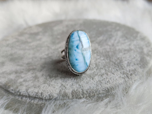 Anillo baño de plata con larimar