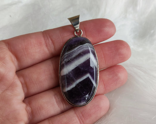 Colgante baño de plata con amatista chevron