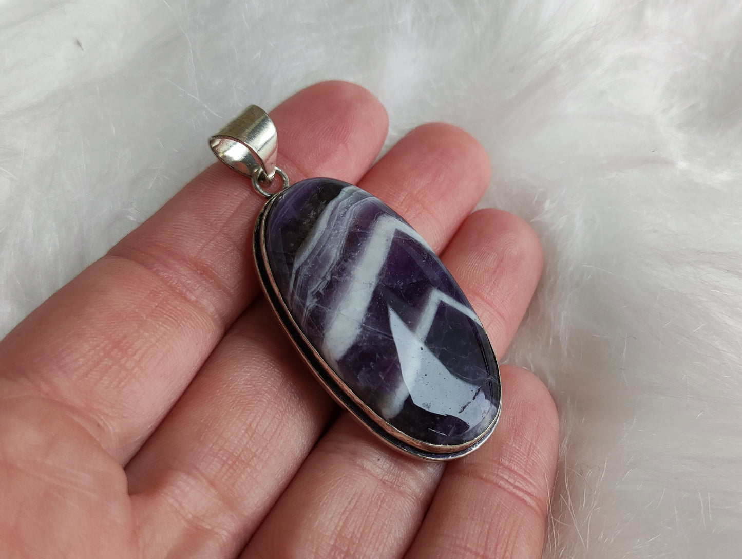 Colgante baño de plata con amatista chevron