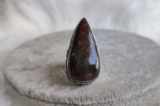 Anillo baño de plata con jaspe sangre de dragón