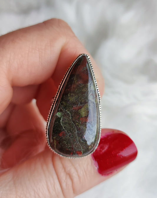 Anillo baño de plata con jaspe sangre de dragón
