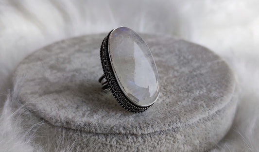 Anillo baño de plata con piedra luna