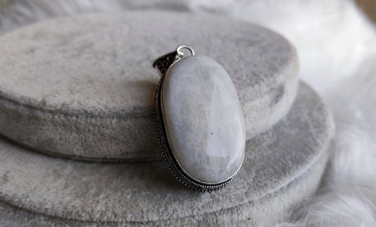 Gran colgante baño de plata con piedra luna
