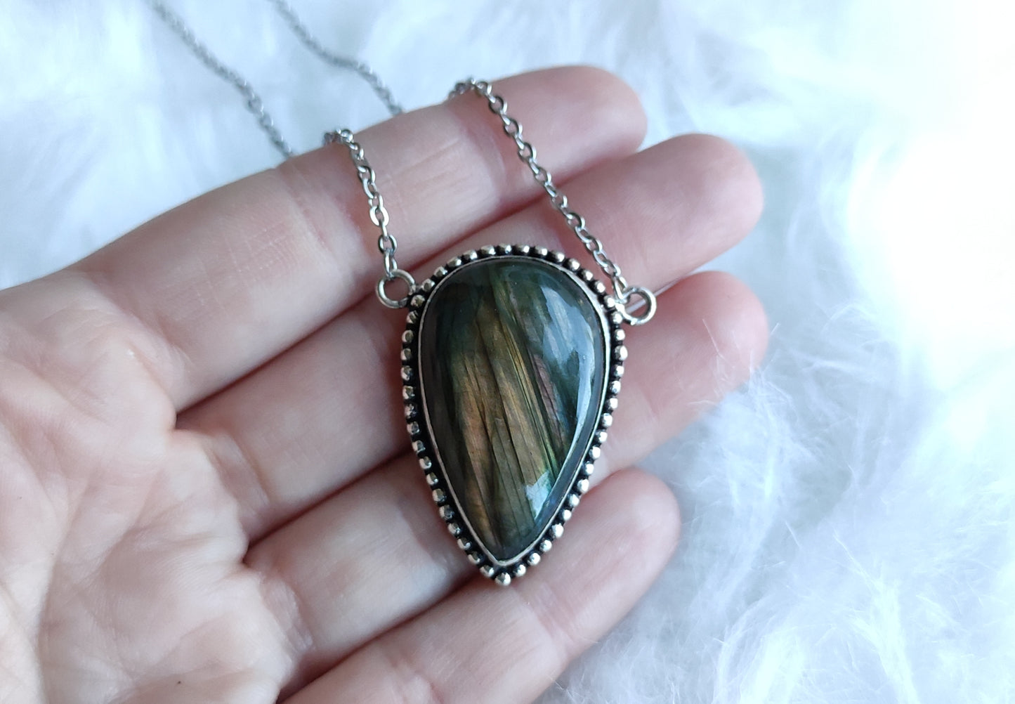 Collar baño de plata con labradorita