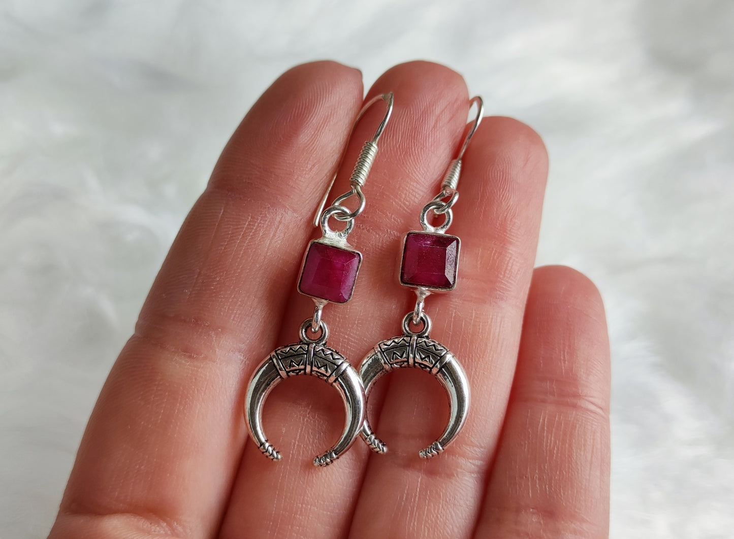 Pendientes baño de plata con rubi bruto y media luna