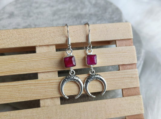 Pendientes baño de plata con rubi bruto y media luna