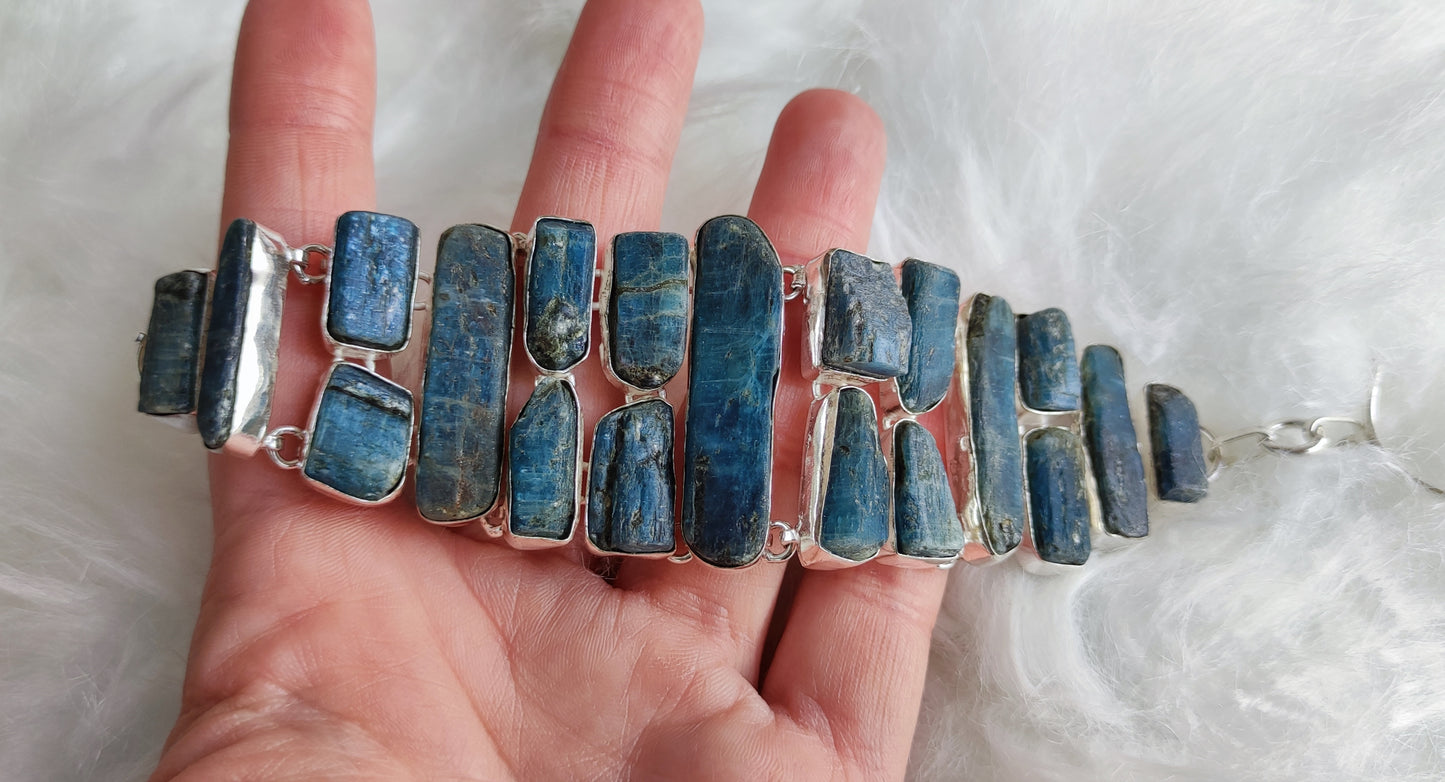 Gran Pulsera baño de plata con cianita azul