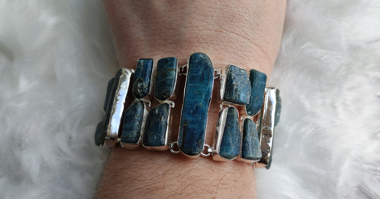 Gran Pulsera baño de plata con cianita azul