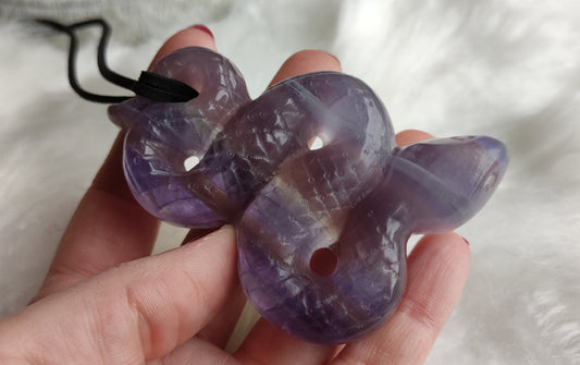 Espectacular colgante serpiente tallada en fluorita