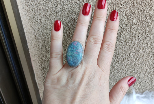 Anillo baño de plata y fucsita rubi