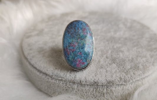 Anillo baño de plata y fucsita rubi