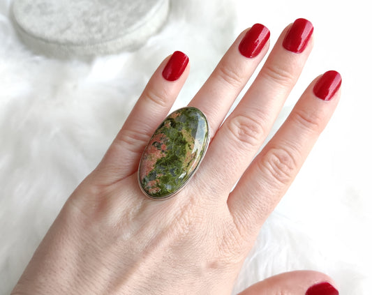 Anillo baño de plata y unakita