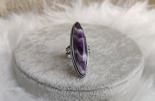 Anillo baño de plata y amatista chevron