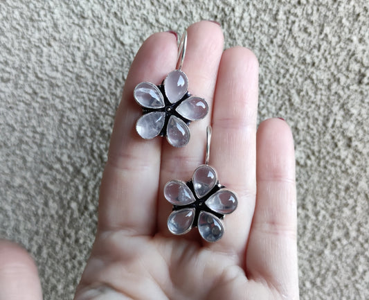 Grandes pendientes baño de plata con cuarzo rosa