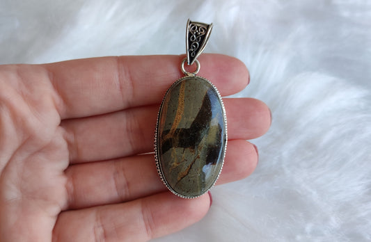 Colgante baño de plata con septaria