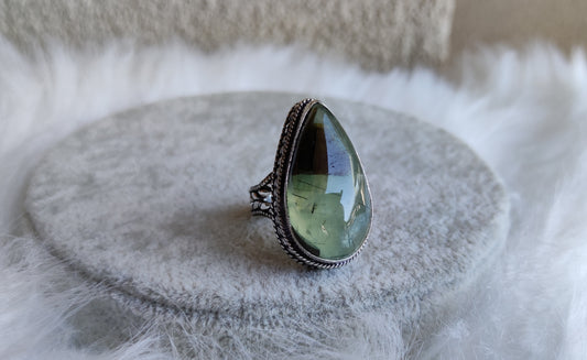 Anillo baño de plata y prehnita