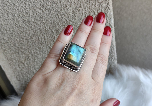 Anillo baño de plata y labradorita