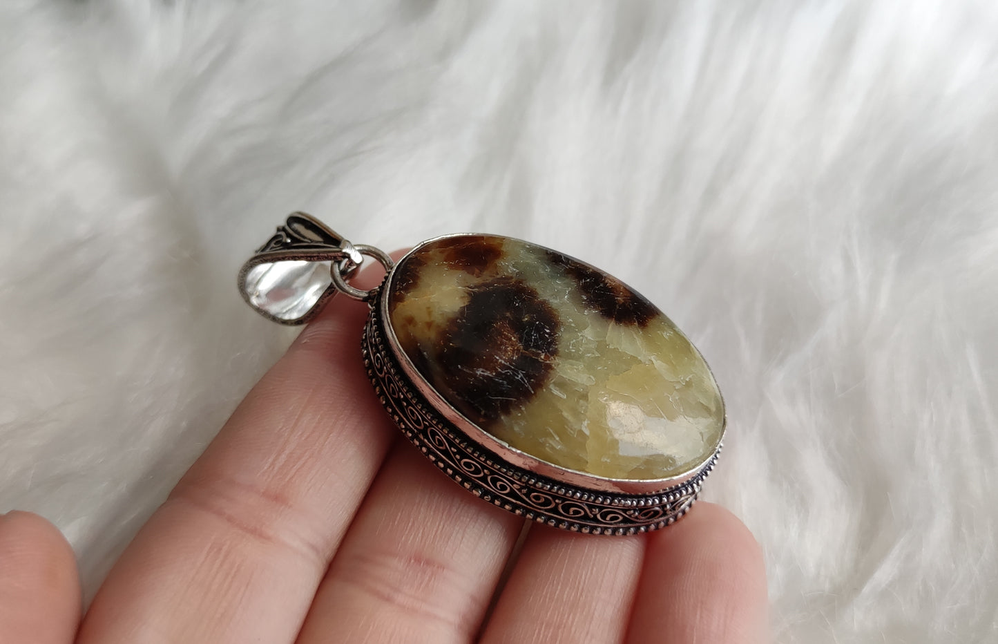 Colgante baño de plata con septaria