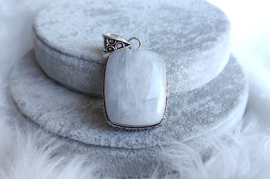 Colgante baño de plata con piedra luna