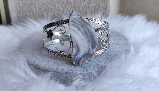 Brazalete ajustable baño de plata con flor de calcedonia - Drusa del desierto