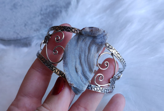 Brazalete ajustable baño de plata con flor de calcedonia - Drusa del desierto