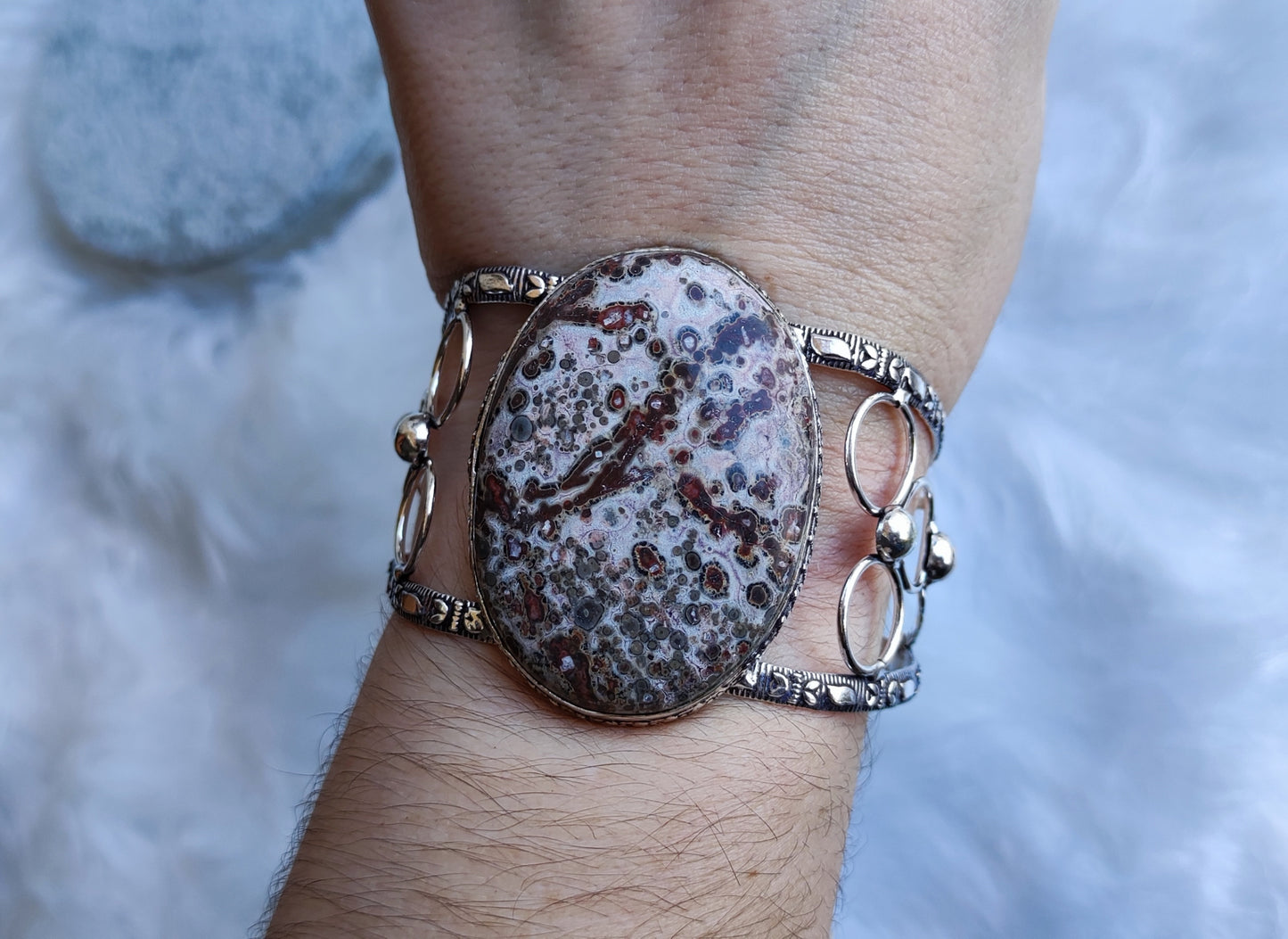 Brazalete ajustable baño de plata con jaspe leopardo