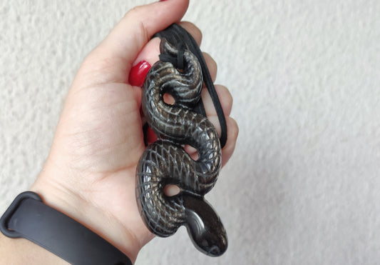Colgante serpiente tallada en obsidiana dorada 58
