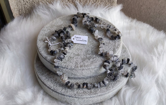 Collar largo de chips cuarzo turmalina