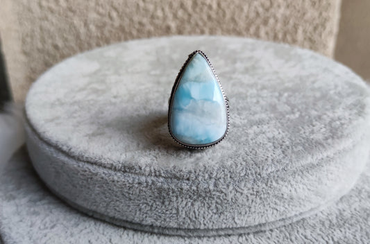 Anillo baño de plata con larimar