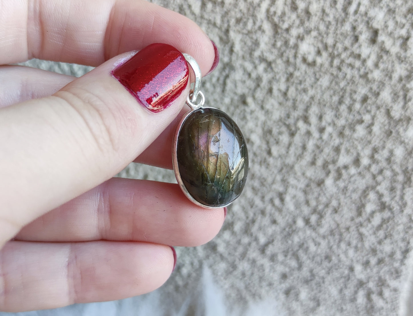 Colgante baño de plata con labradorita