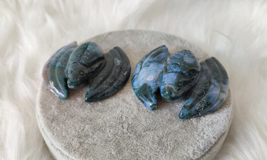 Murcielago tallado en agata musgo